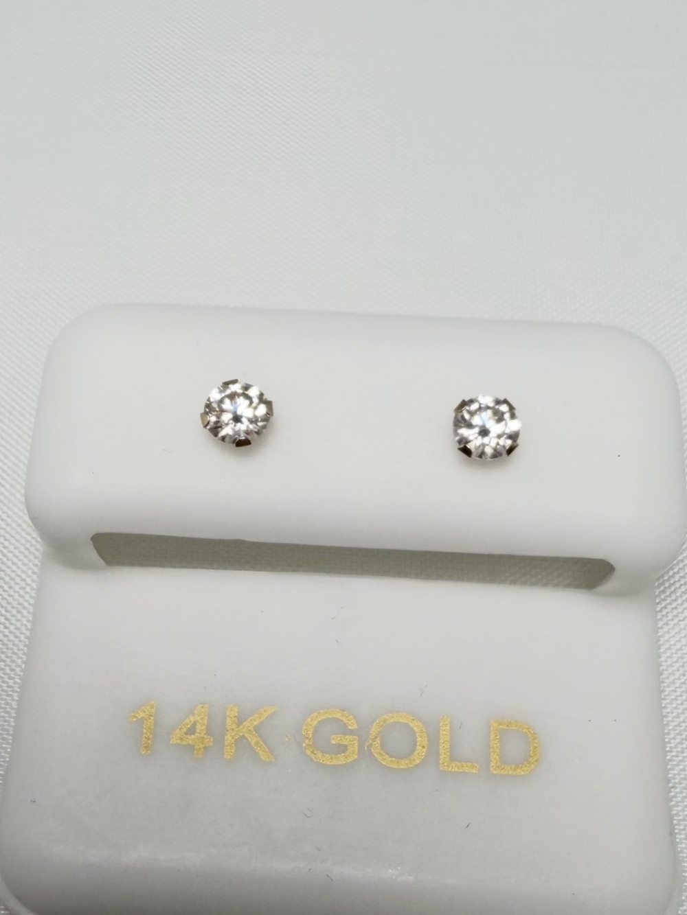Solid 14K Yellow Gold Moissanite Stud Earrings 4mm Round 0.47ctw NWT